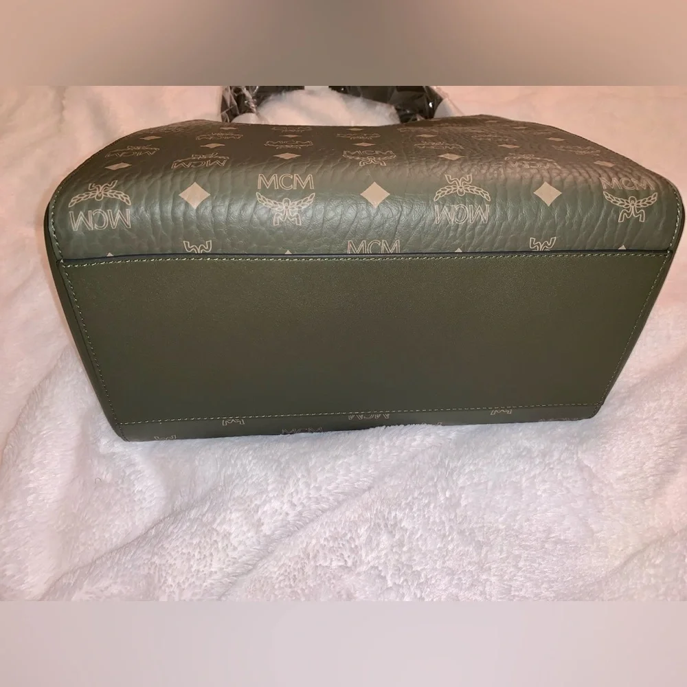 MCM Medium Aren VI Leather Hobo Bag (Sea Turtle) - Picture 9 of 15